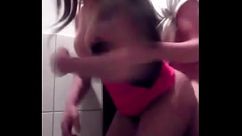 Preview 3 of Sunny Leone Xxx4k Video Hd 2018 - follando con el novio en el ba&ntilde_o