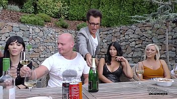 Preview 1 of Mom And Sister America - RealityLovers - Micaela Schaefer mit lesbischer Freundin