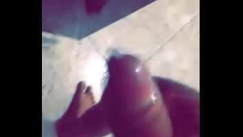 Preview 2 of Shecxi Video - Punheta na camisinha