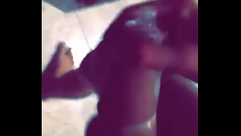Preview 1 of Shecxi Video - Punheta na camisinha