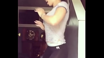Preview 3 of La Mansin De Nacho - Rica venezolana Bailando