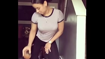 Preview 1 of La Mansin De Nacho - Rica venezolana Bailando