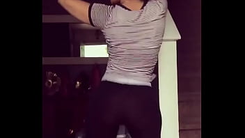 Preview 4 of La Mansin De Nacho - Rica venezolana Bailando