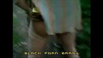 Preview 4 of Bus And Home Sexy - Esposa Rabuda fodendo com estranho no mato