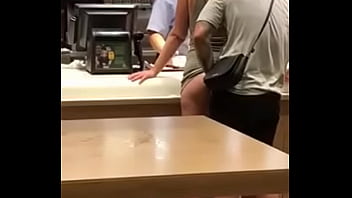 Preview 2 of Local Zxx - FLAGRA - Mulher fudendo na fila do Mc Donalds