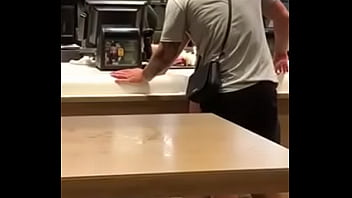 Preview 3 of Local Zxx - FLAGRA - Mulher fudendo na fila do Mc Donalds