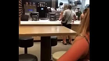 Preview 1 of Local Zxx - FLAGRA - Mulher fudendo na fila do Mc Donalds