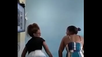 Preview 4 of Lipped Coming Pussy - M&atilde_e e Filha Sensualizando