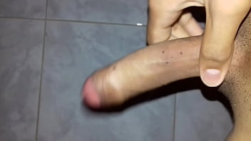 Preview 3 of Nuns Dogs - Me masturbo en el ba&ntilde_o