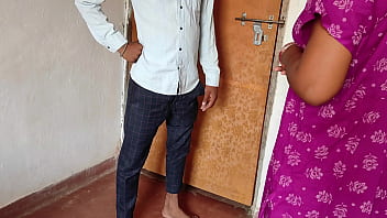 Preview 1 of Desi Female Muth - Pizza delivery boy found Indian hot girl alone and fucked her.