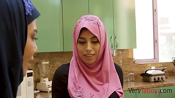 Preview 1 of San I Lon Xxx Sex I Girls - Virgin in HIJAB fucks her stepdad!