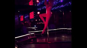 Preview 3 of Public Smol Sex Girl - Domina un gran dance sobre sus Tacones Gigantes High Heels