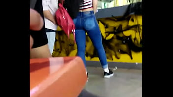 Preview 1 of College Bf Hd School Gile - Pareja se pone  caliente y empiezan tocarse y terminan teniendo sexo en un ba&ntilde_o publico