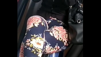 Preview 2 of Girl Monkey Sex - Me mira el bulto y se excita
