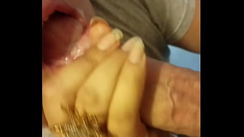 Preview 3 of Fence Masturbation - puta mamando verga me vengo en su boca y se los come