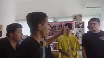 Preview 2 of Pee Piss Orgasme - Yanpol armando la PC de Maau con amigos