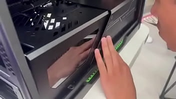 Preview 4 of Pee Piss Orgasme - Yanpol armando la PC de Maau con amigos