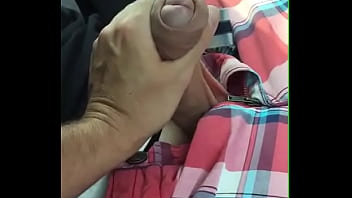 Preview 2 of Beeg Momsan Vedo - Faria m&atilde_o amiga no seu morotista de  Uber?
