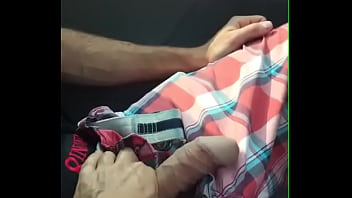 Preview 1 of Beeg Momsan Vedo - Faria m&atilde_o amiga no seu morotista de  Uber?