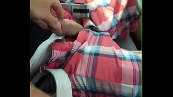 Preview 4 of Beeg Momsan Vedo - Faria m&atilde_o amiga no seu morotista de  Uber?