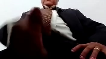 Preview 2 of Male 48 - papai batendo punheta no escrit&oacute_rio de advocacia