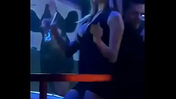 Preview 2 of Danny D 3gp - AMIGA EN EL BAR