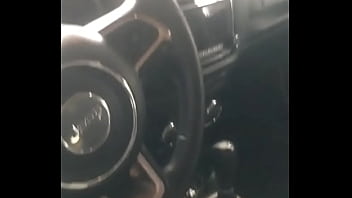 Preview 1 of Desi Marvadi Hindi Audio - neg&atilde_o casado pauzudo falando putaria no carro