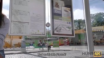 Preview 1 of Big It Com - HUNT4K. Sexy Sch&ouml_nheit mit Kniestr&uuml_mpfen unter meiner Kontrolle