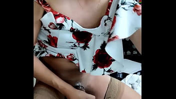 Preview 4 of Big Bones Sexy - Salivando la verga