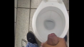 Preview 3 of Animalmsex - Novinho tocando uma no banheiro da faculdade