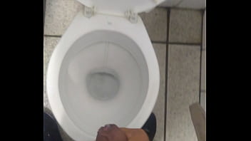 Preview 4 of Animalmsex - Novinho tocando uma no banheiro da faculdade