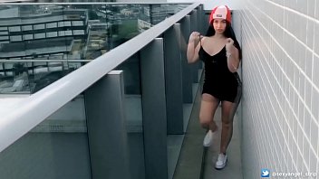 Preview 1 of Czech Couple Oney Foursome - Safada Gostosa dancando MASTURBANDO em publico Plug anal butt plug masturbating in public