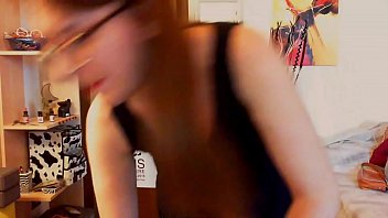 Preview 1 of Malika Aurora Xxx - La tua Mistress italiana mette i suoi piedi sporchi sulla tua faccia e ti schiaccia come questo elicottero giocattolo