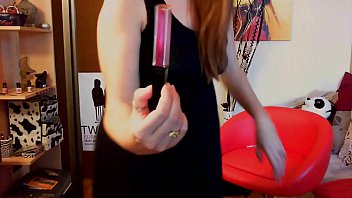 Preview 4 of Malika Aurora Xxx - La tua Mistress italiana mette i suoi piedi sporchi sulla tua faccia e ti schiaccia come questo elicottero giocattolo
