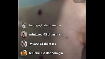 Preview 1 of Nonto Vidio Bokep Barat - Boy livestream tắm sục bắn tinh
