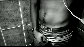 Preview 3 of Youga Trener - mi primo ron en boxer