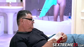 Preview 1 of Aaa 111k - Young vixen Kiki Cyrus really likes fucking older men