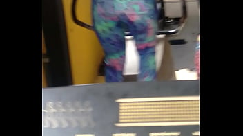 Preview 1 of Lipe Sex - Coroa loira treinando na academia paulista.