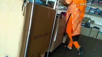 Preview 3 of Perkosa Ibu Kos - Aunty showing ass in shop