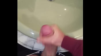 Preview 1 of Friends Mom Facial - Masturbaci&oacute_n chico joven