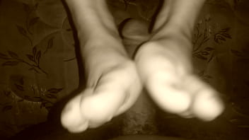 Preview 3 of Seachwww Sexxfuck Com - Sexy white mom gives bbc a foot job
