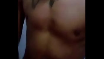 Preview 1 of Seachtwins Contest - Novinho na punha antes de tomar um banho
