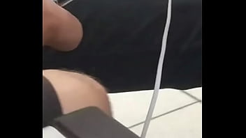 Preview 1 of Arab Mum And Son Xvideo - Neg&atilde_o pegando Malaquias em p&uacute_blico