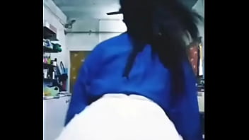 Preview 2 of Virgin Small Vagina - Chica bailando twerk