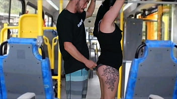 Preview 3 of Pornstar Tit - ABSURDO EM PUBLICO NO &Ocirc_NIBUS homem da esfrega o pau na morena ate gozar na sua bunda e vestido
