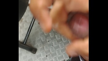 Preview 3 of Aleea Butt - Batendo uma no bus&atilde_o