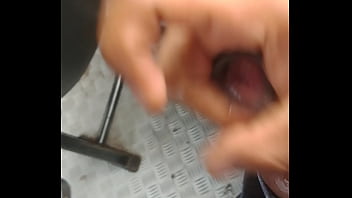 Preview 4 of Aleea Butt - Batendo uma no bus&atilde_o