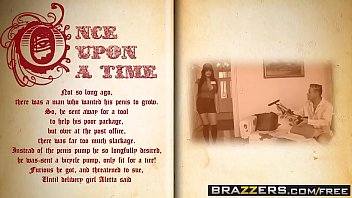 Preview 1 of Colleg Pary - Only back door delivery for big tit Mail woman (Aletta Ocean) - BRAZZERS
