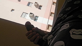 Preview 2 of Indian Bhabhi Creampie - Punhetinha r&aacute_pida na sacada pra quem quiser ver