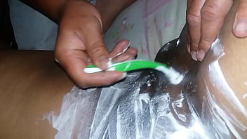 Preview 3 of Xncxxxx - Raspando a buceta carnuda da mulher antes de comer